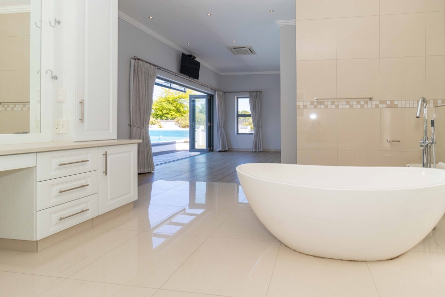 5 Bedroom Property for Sale in Val De Vie Estate Western Cape